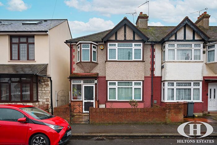 4 Bedroom Terraced House For Sale In Victoria Avenue, Hounslow, TW3
