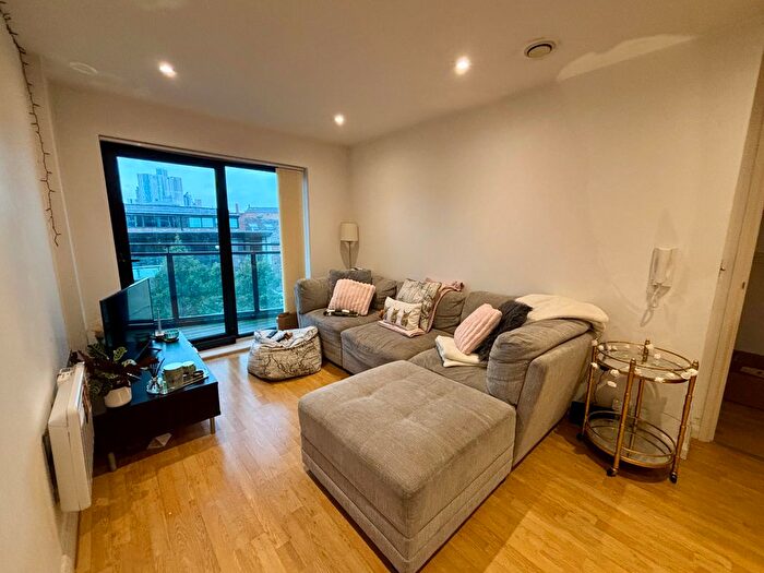 2 Bedroom Flat To Rent In Brewery Wharf, Leeds, LS10
