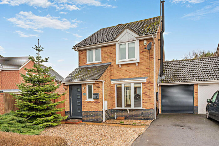 3 Bedroom Detached House For Sale In Barnwell Close, Thrapston, NN14