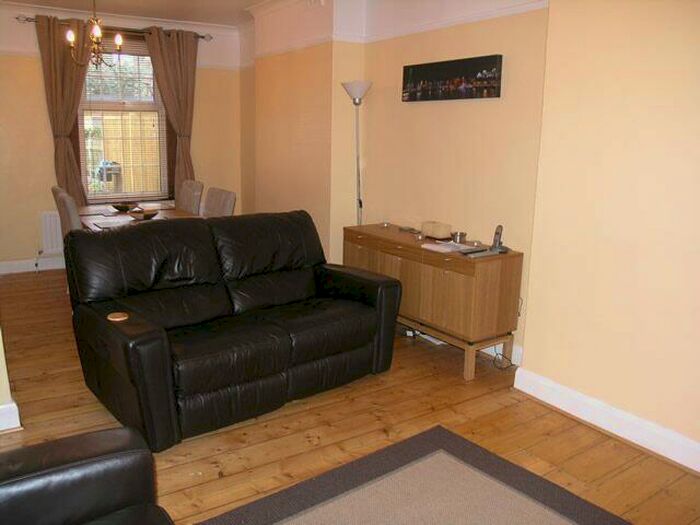 3 Bedroom Semi-Detached House To Rent In Admiral Street Deptford, SE8