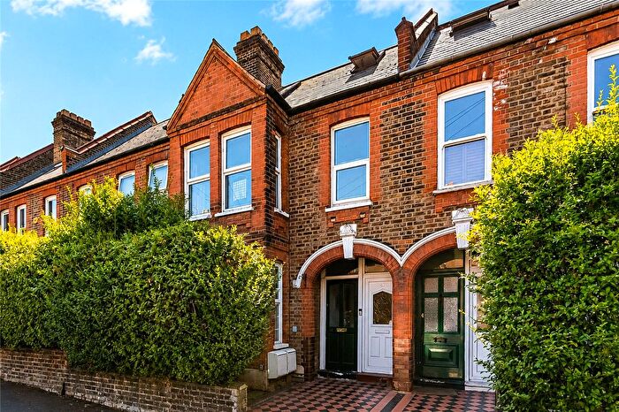 2 Bedroom Flat For Sale In Theydon Street, Walthamstow, London, E17