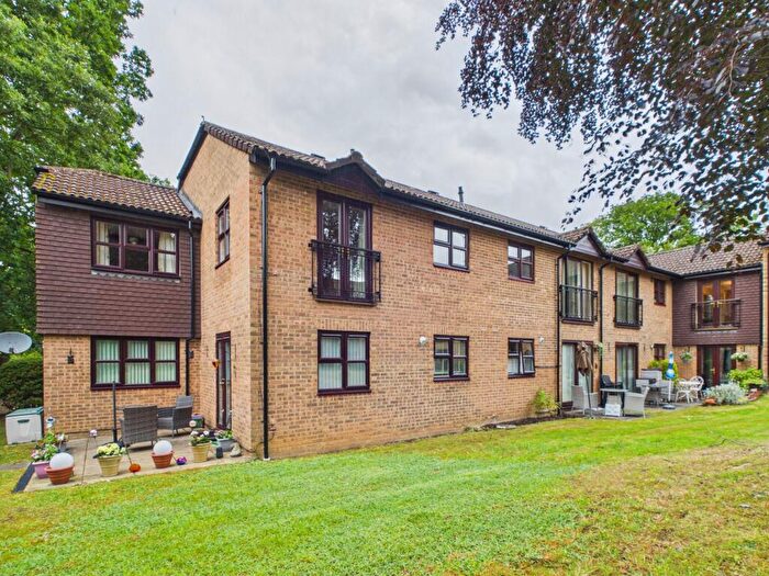 2 Bedroom Retirement Property For Sale In Crowthorne Road, Beechcroft Court Crowthorne Road, RG12