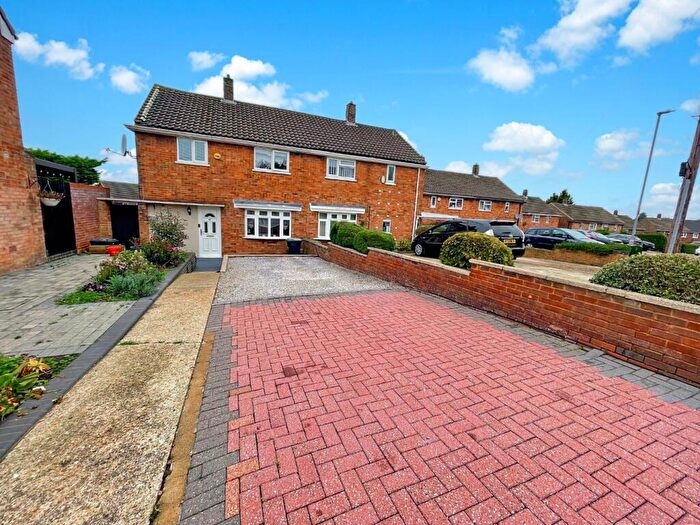 3 Bedroom Semi-Detached House For Sale In Hollybush Road, Luton, Bedfordshire, LU2