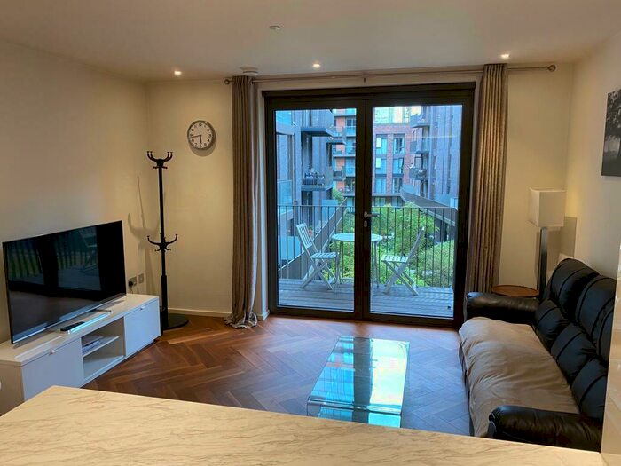 1 Bedroom Flat To Rent In Ambassador Building, Embassy Gardens, Union Square, London, SW11