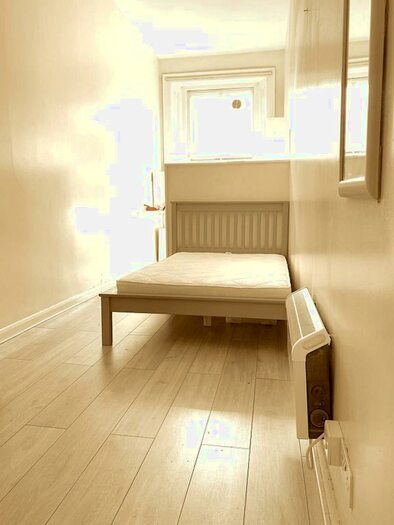 Studio To Rent In Leinster Gardens, Bayswater, London, W2