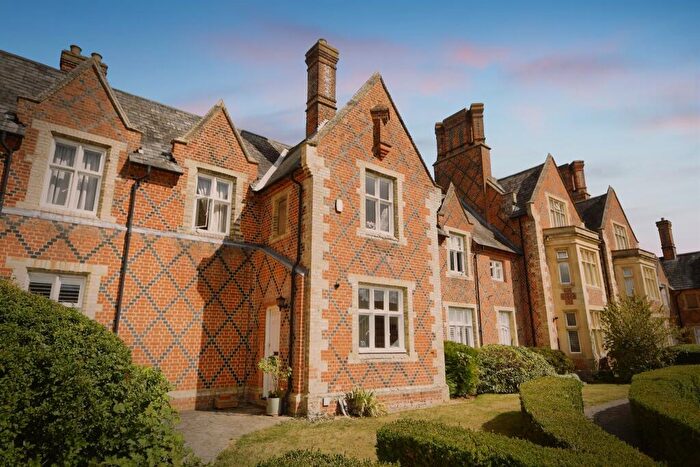 2 Bedroom Flat For Sale In Grey Lady Place, Billericay, CM11