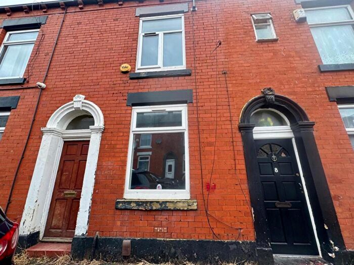 Town House For Sale In Marion Street, Oldham, OL8