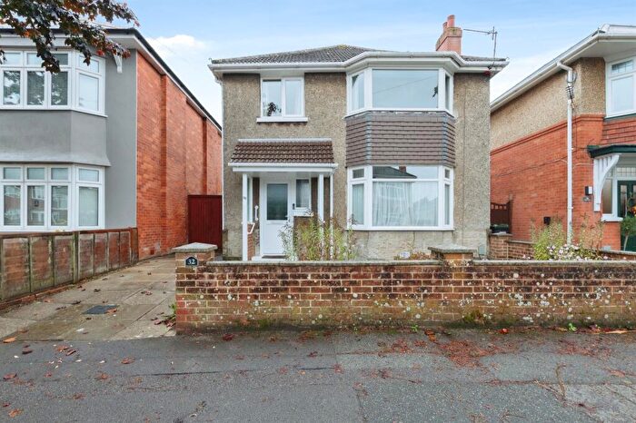 3 Bedroom Detached House For Sale In Ashton Road, Bournemouth, BH9