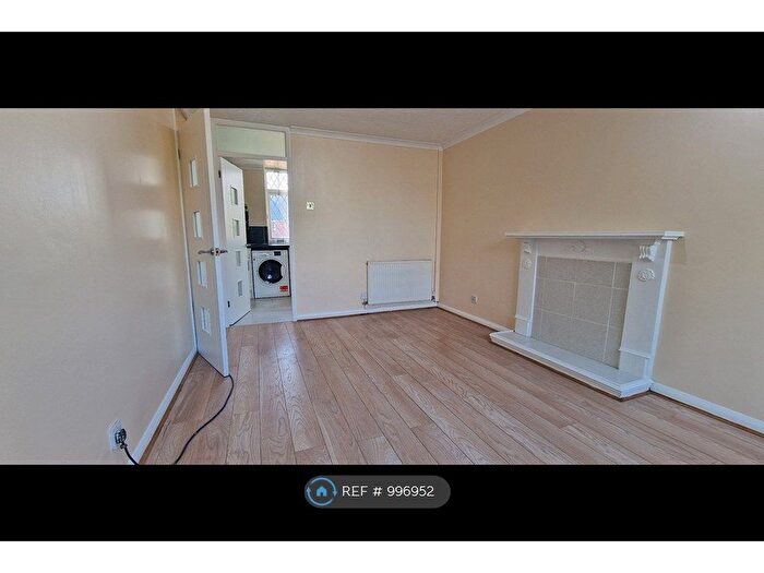 2 Bedroom Flat To Rent In Darnford Close, Coventry, CV2