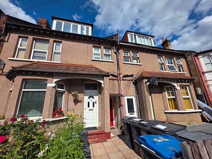 1 Bedroom Flat To Rent In Melfort Road, Thornton Heath, CR7