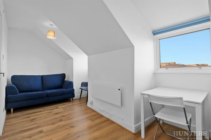 2 Bedroom Flat To Rent In Tynemouth Road, London, N15
