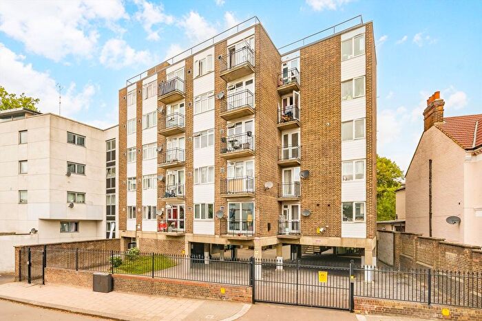 2 Bedroom Flat To Rent In Heybridge Avenue, Streatham, SW16