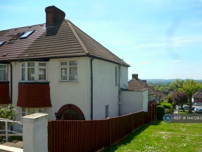 3 Bedroom End Of Terrace House To Rent In Castlewood Drive, London, SE9