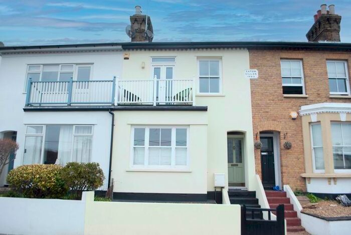 2 Bedroom Terraced House To Rent In New Road, Leigh-On-Sea, SS9