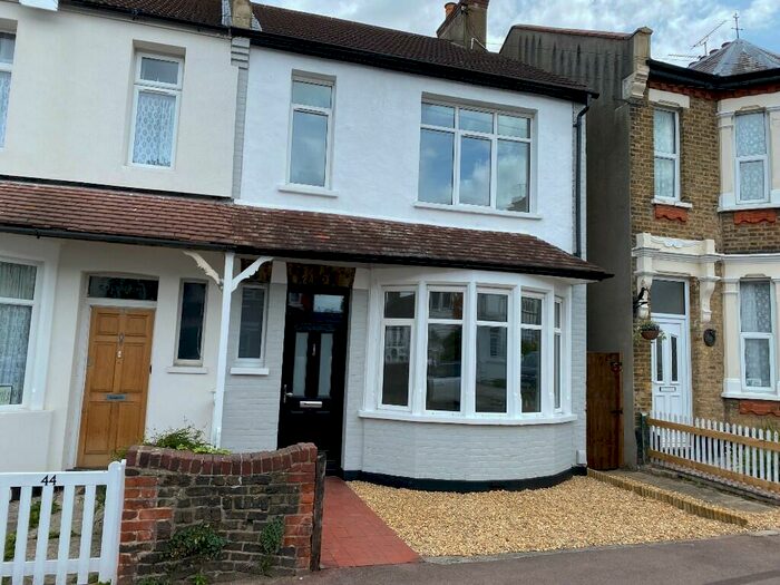 3 Bedroom End Of Terrace House To Rent In Gainsborough Drive, Westcliff-On-Sea, Essex, SS0