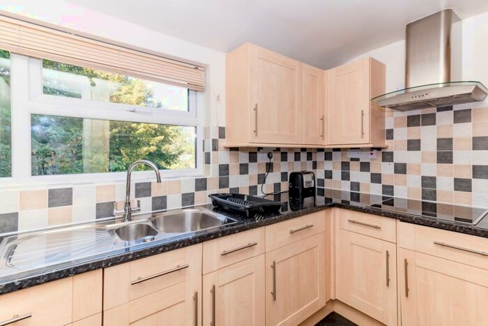 2 Bedroom Apartment To Rent In Russell Court Oxford, OX2