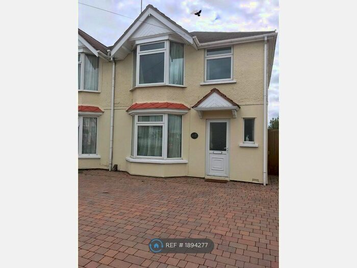 3 Bedroom Semi-Detached House To Rent In Croft Road, Swindon, SN1