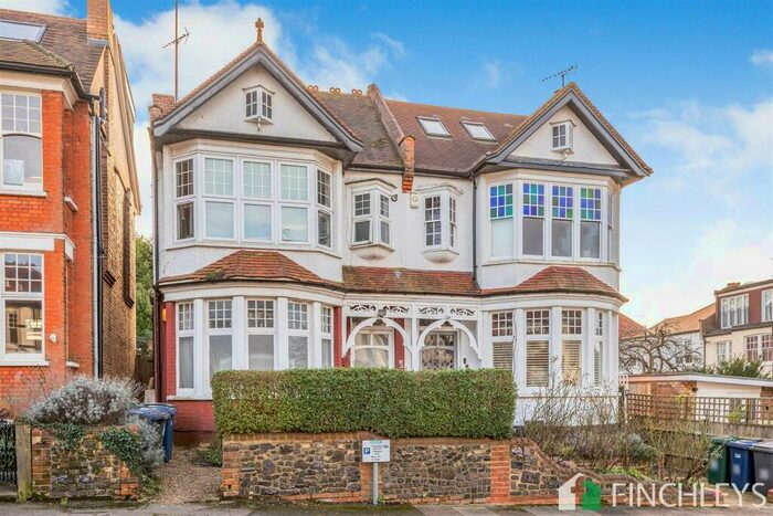 3 Bedroom Flat To Rent In Avondale Avenue, North Finchley, London, N12