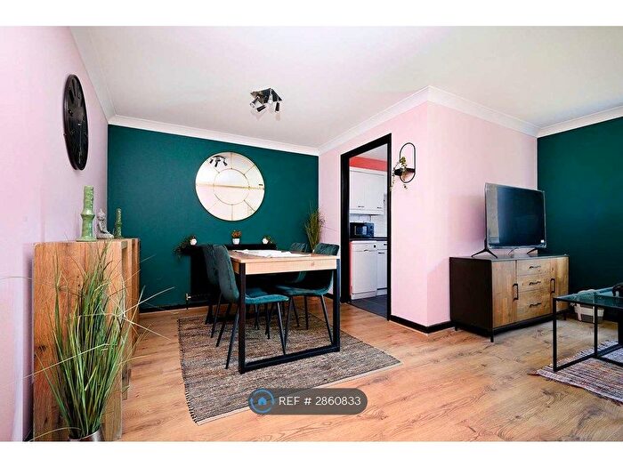 1 Bedroom Flat To Rent In Siskin Close, Bushey, WD23