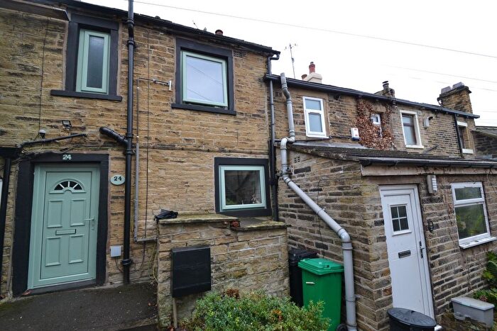 2 Bedroom Cottage For Sale In Burnwells, Bradford, BD10