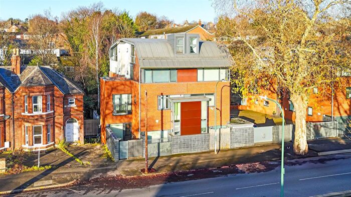 2 Bedroom Flat For Sale In Castle Boulevard, Nottinghamshire, NG7