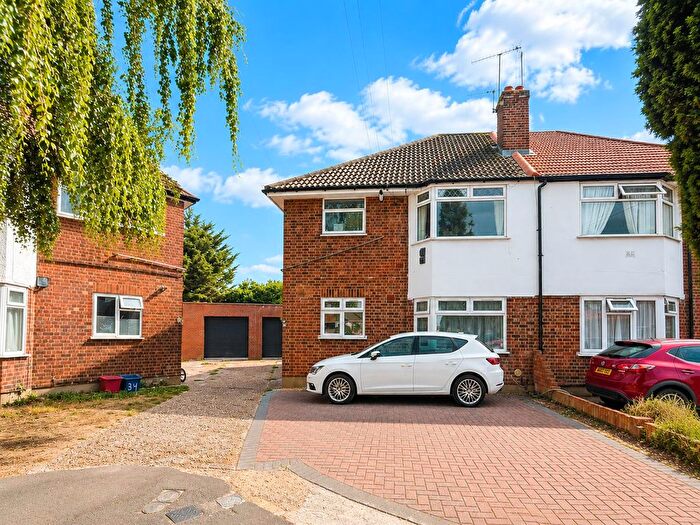 2 Bedroom Maisonette For Sale In Blackberry Farm Close, Heston, TW5