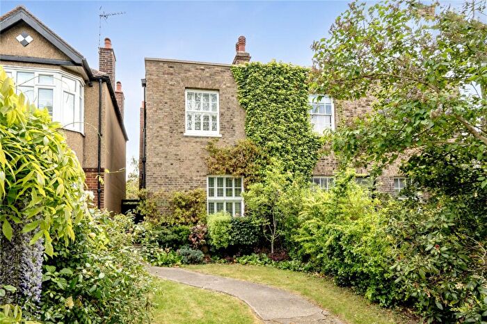3 Bedroom Semi-Detached House For Sale In Chase Side, Enfield, EN2