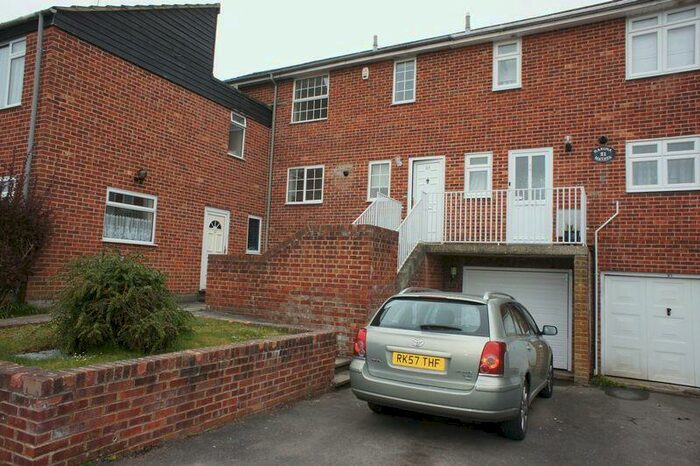 3 Bedroom Town House To Rent In Alton, GU34