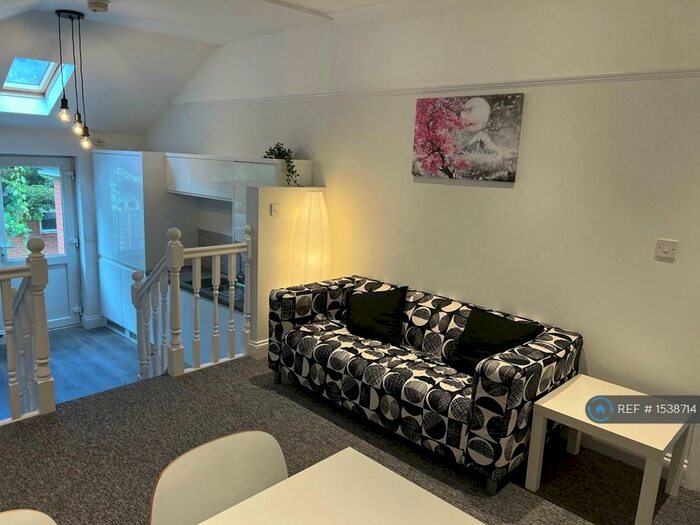 6 Bedroom Semi-Detached House To Rent In Granby Grove, Southampton, SO17