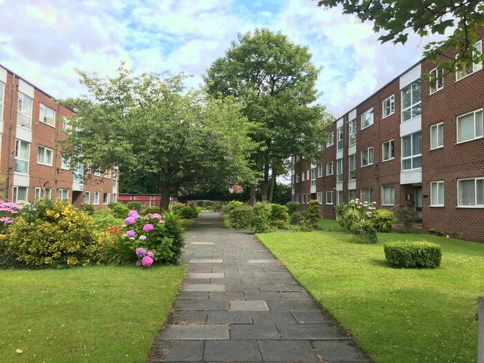 2 Bedroom Flat To Rent In Eccles Old Road, Salford, M6