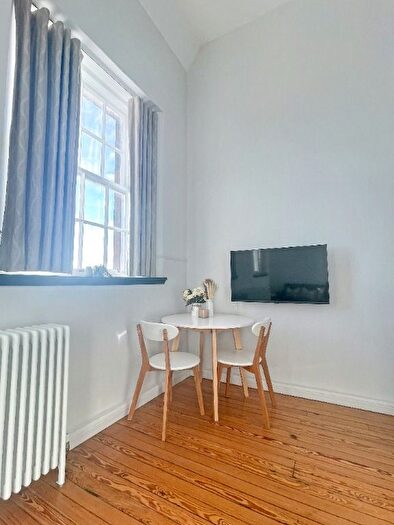 1 Bedroom Flat To Rent In Flat, Mcdonald Road, Broughton, Edinburgh, EH7