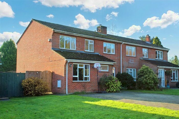 4 Bedroom Semi-Detached House For Sale In Hudsons Meadow, Hound Green, Hook, Hampshire, RG27