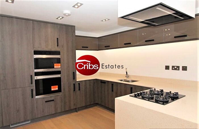 2 Bedroom Flat To Rent In Burwood Close, Tolworth, Surbiton, KT6