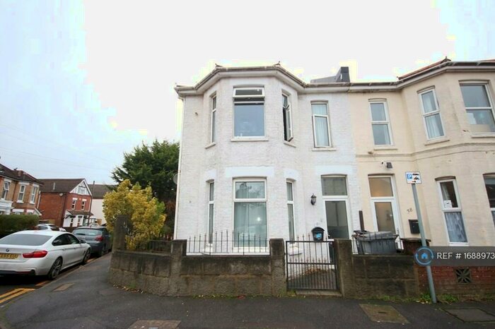 5 Bedroom Semi-Detached House To Rent In Henville Road, Bournemouth, BH8