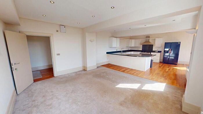 3 Bedroom Flat To Rent In C Western Terrace, The Park, Nottingham, Nottinghamshire, NG7