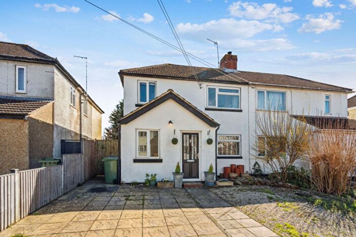 4 Bedroom Semi Detached House For Sale In Tavistock Avenue, Didcot, OX11