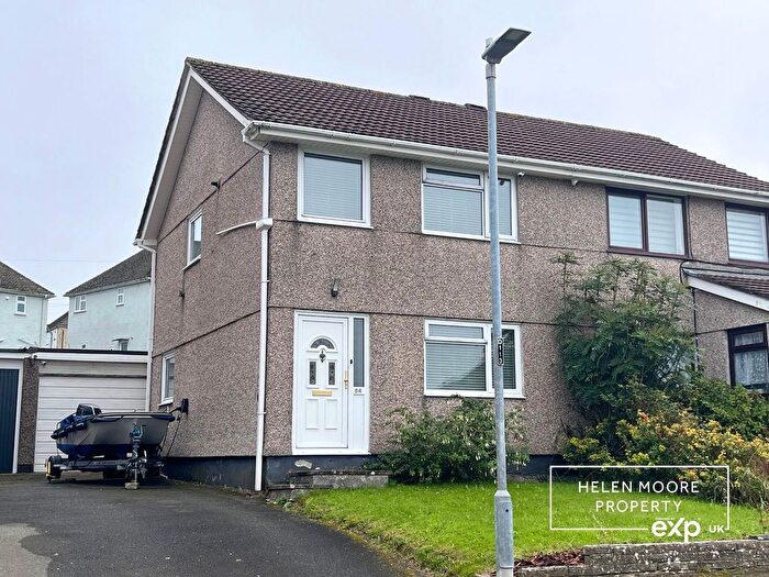 3 Bedroom Semi-detached House For Sale In Hawthorns, Saltash, Cornwall, PL12