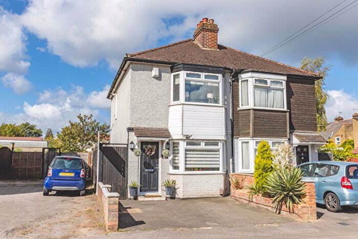 2 Bedroom Semi-Detached House For Sale In Grays Road, Slough, SL1
