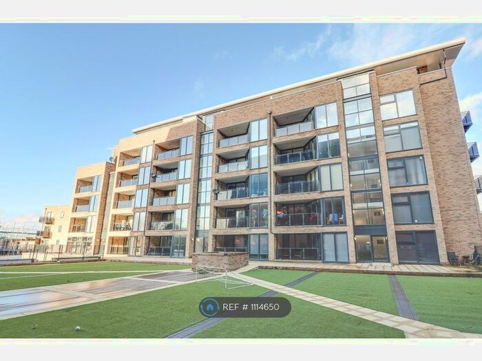 2 Bedroom Flat To Rent In Pullman Square, Grays, RM17