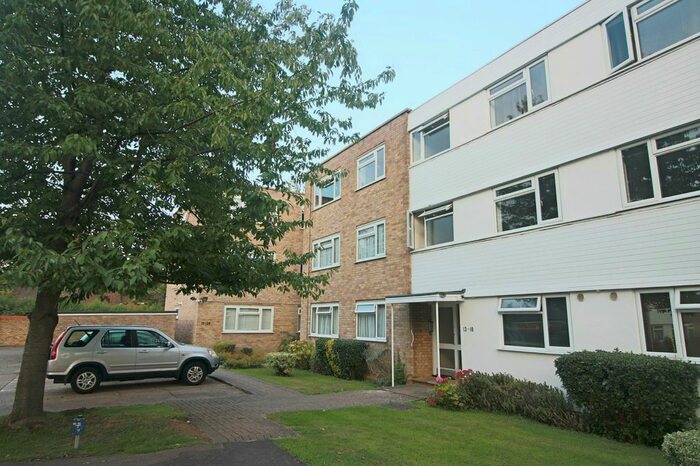 2 Bedroom Flat To Rent In Lonsdale Close, Hatch End, Pinner HA5