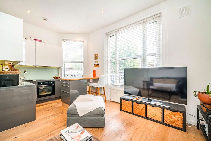 1 Bedroom Flat For Sale In Shepherds Bush Road, Shepherds Bush, W6
