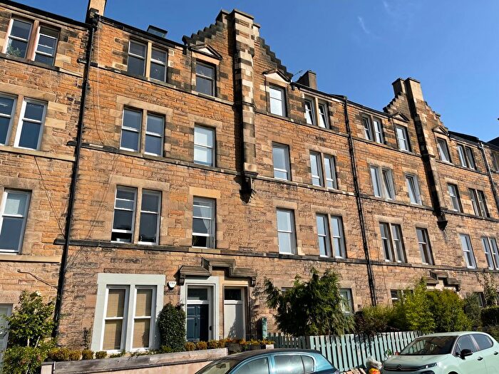 3 Bedroom Flat To Rent In Royal Park Terrace, Edinburgh, EH8