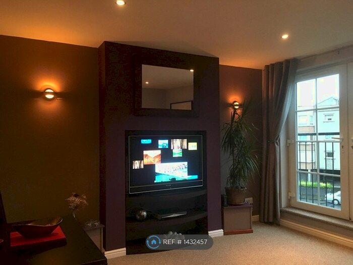 2 Bedroom Flat To Rent In Giles Street, Edinburgh, EH6
