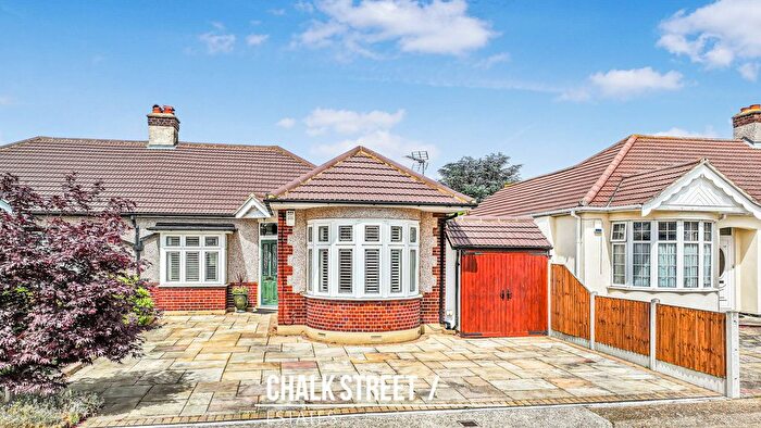 3 Bedroom Semi-Detached Bungalow For Sale In Kent Drive, Hornchurch, RM12