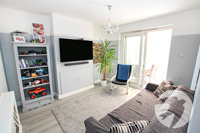 3 Bedroom Semi-Detached House For Sale In West Hallowes, London, SE9