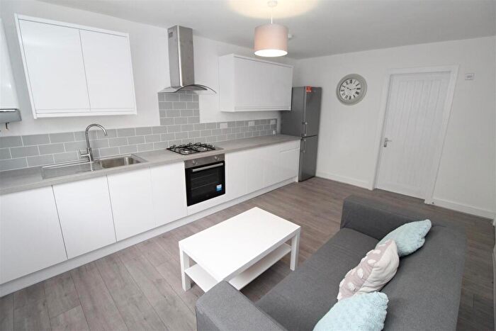 2 Bedroom Flat To Rent In Parkfield Place, Cardiff, CF14