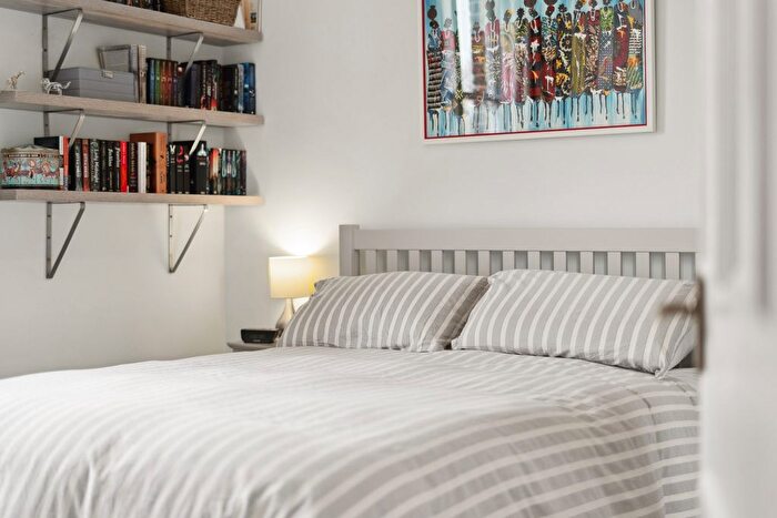 2 Bedroom Flat For Sale In Carleton Road, London, N7