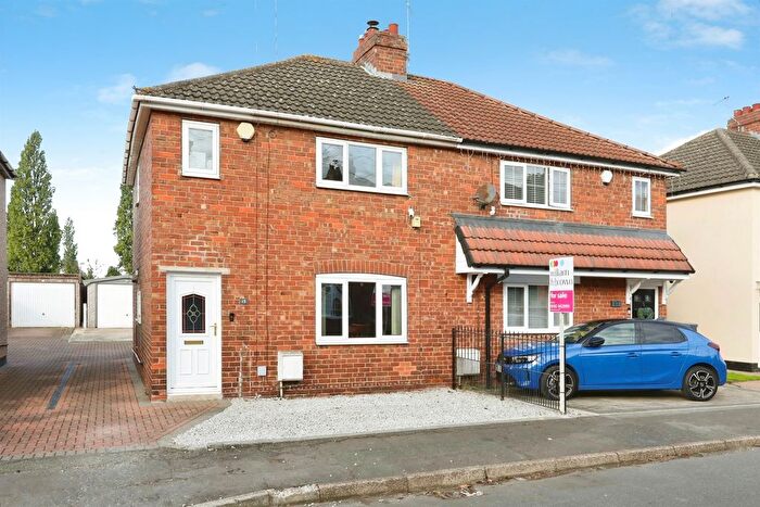 2 Bedroom Semi-Detached House For Sale In Howville Avenue, Hatfield, Doncaster, DN7