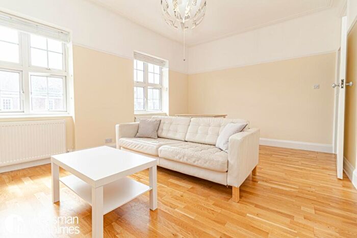 2 Bedroom Flat To Rent In Golders Way, Golders Green, NW11