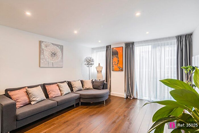 2 Bedroom Flat For Sale In East Smithfield, London, E1W